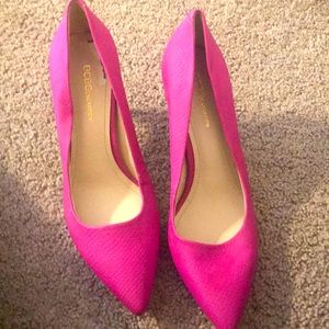 BCBGeneration fuschia pumps